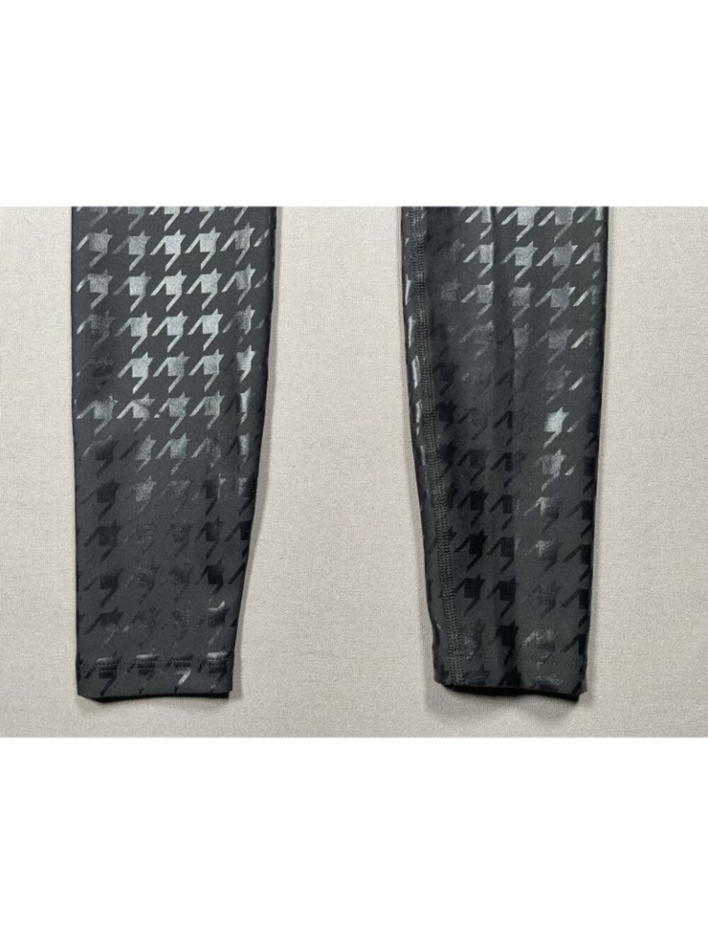 Peloton High Rise Black Shiny Houndstooth Foil Legging - Women Size Small - Picture 12 of 16